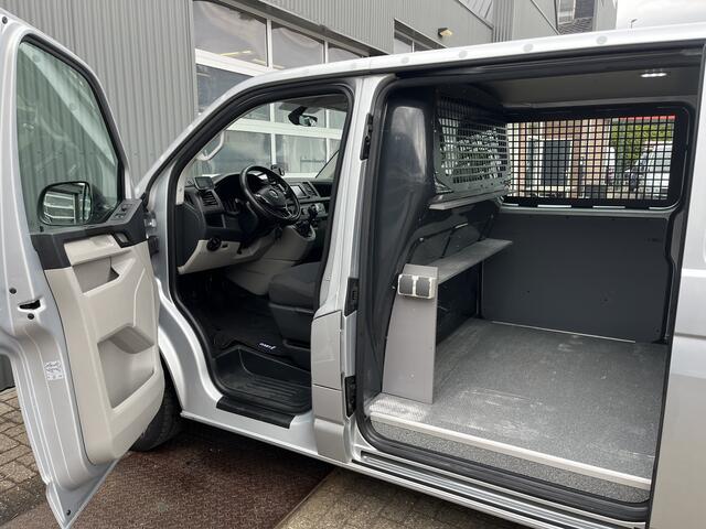 Volkswagen TRANSPORTER 2.0 TSI L2H1 Benzine Dubbele Schuifdeur Airco Cruise controle Bpm vrij Trekhaak Klep achter Omvormer Standkachel Euro 6 Benzine Ideaal voor ombouw naar Camper !!