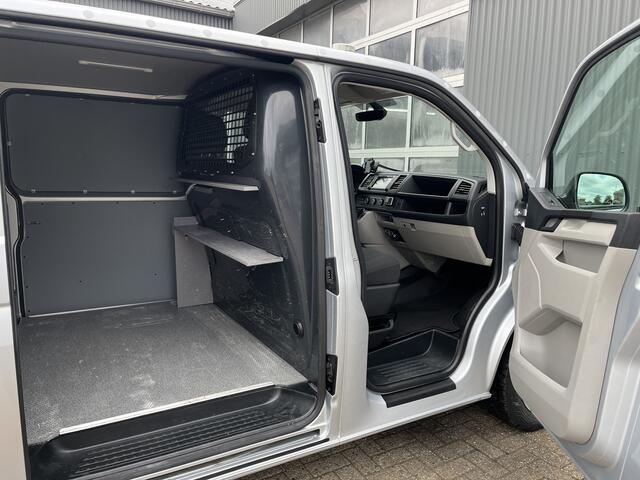 Volkswagen TRANSPORTER 2.0 TSI L2H1 Benzine Dubbele Schuifdeur Airco Cruise controle Bpm vrij Trekhaak Klep achter Omvormer Standkachel Euro 6 Benzine Ideaal voor ombouw naar Camper !!