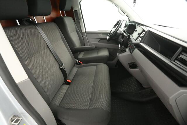 Volkswagen TRANSPORTER 2.0 TDI L2H1 150PK | Aut. | Airco | Adap. Cruise | Camera | 3 Zits | Trekhaak | Carplay