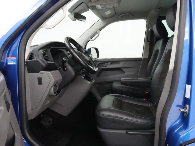 Volkswagen TRANSPORTER 2.0 TDI L2H1 30 DC Highline | Leder/Alcantara | Stoelverwarming | Trekhaak | Carplay | Camera | Adaptive cruise | Full LED | Navigatie | Parkeerhulp | 19'' | 5-Persoons | Origineel NL