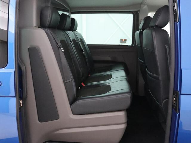 Volkswagen TRANSPORTER 2.0 TDI L2H1 30 DC Highline | Leder/Alcantara | Stoelverwarming | Trekhaak | Carplay | Camera | Adaptive cruise | Full LED | Navigatie | Parkeerhulp | 19'' | 5-Persoons | Origineel NL