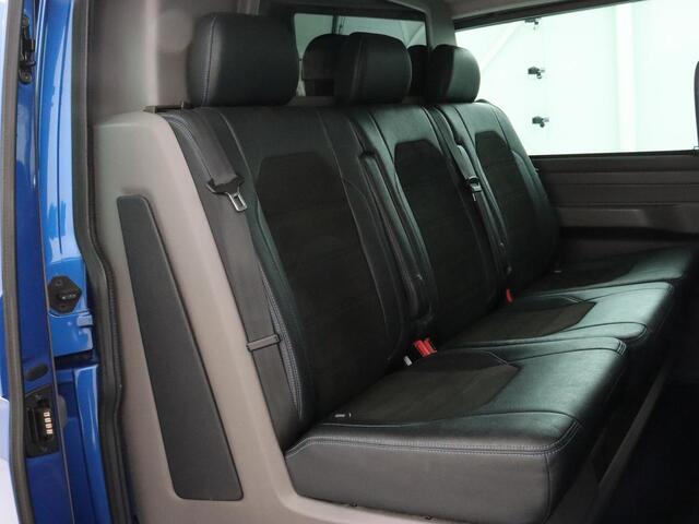 Volkswagen TRANSPORTER 2.0 TDI L2H1 30 DC Highline | Leder/Alcantara | Stoelverwarming | Trekhaak | Carplay | Camera | Adaptive cruise | Full LED | Navigatie | Parkeerhulp | 19'' | 5-Persoons | Origineel NL