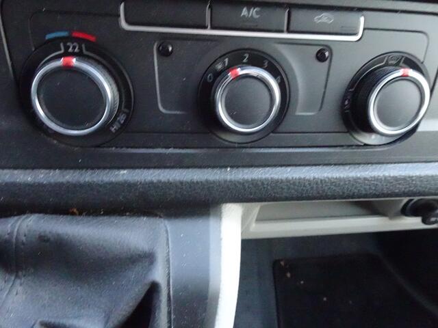 Volkswagen TRANSPORTER 2.0 TDI L2H1 Highline navi / pdc/ cruis . ac