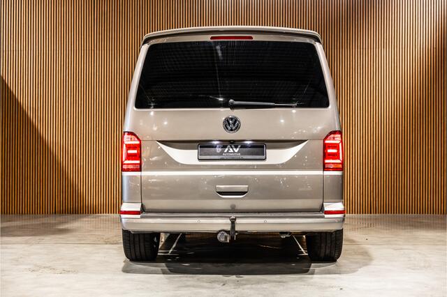Volkswagen TRANSPORTER 2.0 TDI L2H1 DC Highline | Schuifdak | ACC | Bi-Xenon | Camera | Stoelverwarming | Navigatie | Alcantara bekleding | Trekhaak | L+R Schuifdeur | 20'' Sport velgen | Orig. NL Auto | NAP Logisch | Nieuwe APK