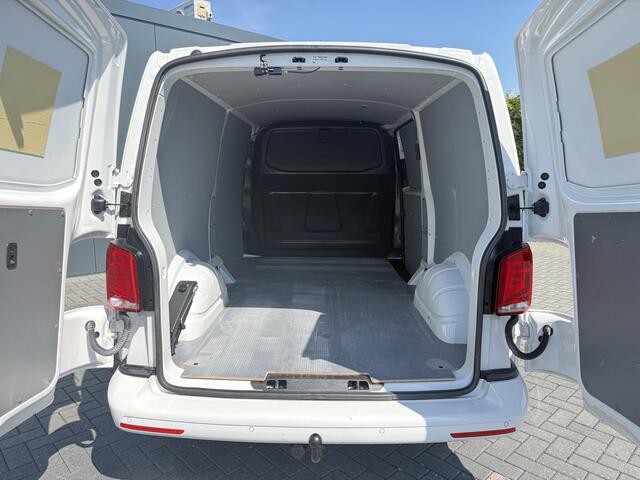 Volkswagen TRANSPORTER 2.0 TDI HIGHLINE / L2H1 / HIGHLINE / TREKHAAK / AIRCO / CRUISE / NAVI / CARPLAY / LMV