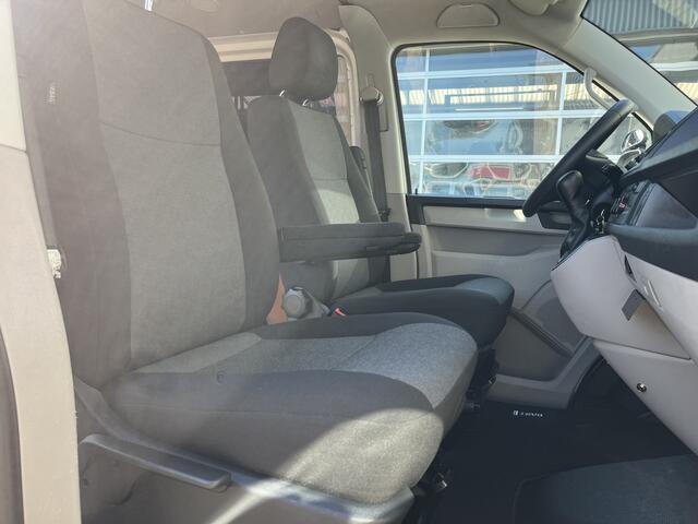 Volkswagen TRANSPORTER Kombi 2.0 TDI L1H1 BTW EN BPM VRIJ!! Airco Trekhaak 2500 kg trekgewicht Telefoonverbinding Groeps vervoer Taxi Combi Tourer Passenger