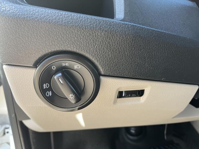 Volkswagen TRANSPORTER Kombi 2.0 TDI L1H1 BTW EN BPM VRIJ!! Airco Trekhaak 2500 kg trekgewicht Telefoonverbinding Groeps vervoer Taxi Combi Tourer Passenger