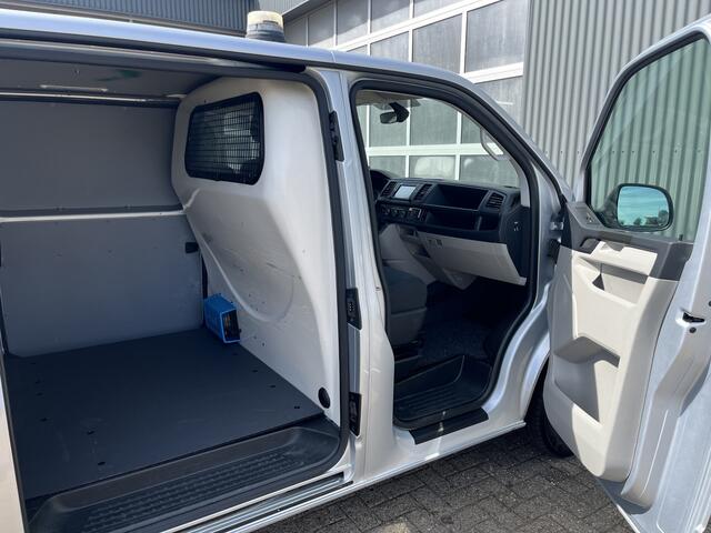 Volkswagen TRANSPORTER 2.0 TSI L2H1 Benzine Dubbele Schuifdeur Airco Cruise controle Bpm vrij Trekhaak Klep achter Omvormer Standkachel Euro 6 Benzine Ideaal voor ombouw naar Camper !!