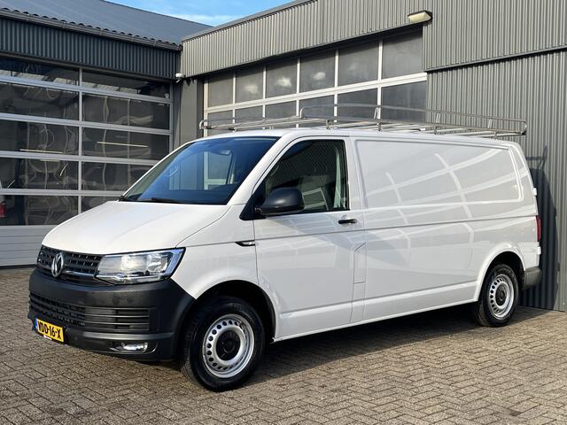 Volkswagen TRANSPORTER 2.0 TDI L2H1 Trekhaak 2200kg trekgewicht Imperiaal Euro 6 Airco Cruise controle Navigatie Apple carplay Parkeersensoren achter 2-Persoons