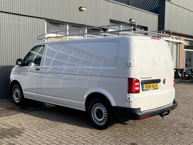 Volkswagen TRANSPORTER 2.0 TDI L2H1 Trekhaak 2200kg trekgewicht Imperiaal Euro 6 Airco Cruise controle Navigatie Apple carplay Parkeersensoren achter 2-Persoons