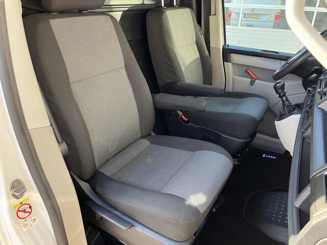 Volkswagen TRANSPORTER 2.0 TDI L2H1 Trekhaak 2200kg trekgewicht Imperiaal Euro 6 Airco Cruise controle Navigatie Apple carplay Parkeersensoren achter 2-Persoons