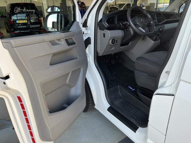 Volkswagen TRANSPORTER 2.0 TDI L2H1 Sortimo Kastinrichting Trekhaak 2200kg trekgewicht Airco Cruise controle Telefoonverbinding Apple carplay Euro 6