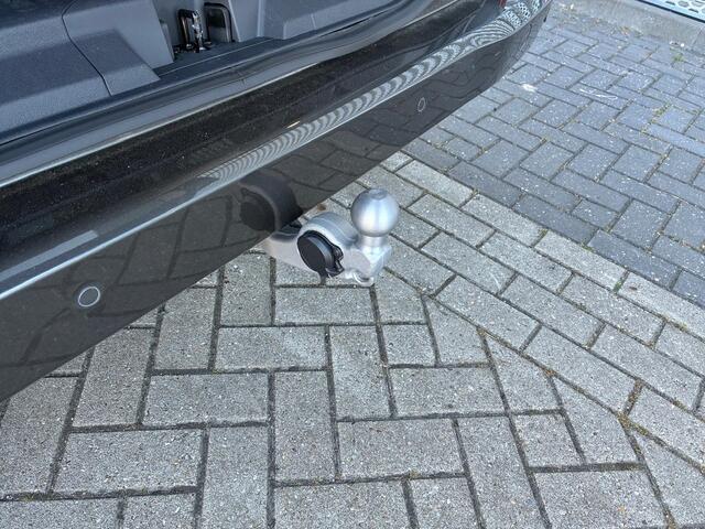 Volkswagen TRANSPORTER Caravelle 2.5 L2H1 eHybrid Style