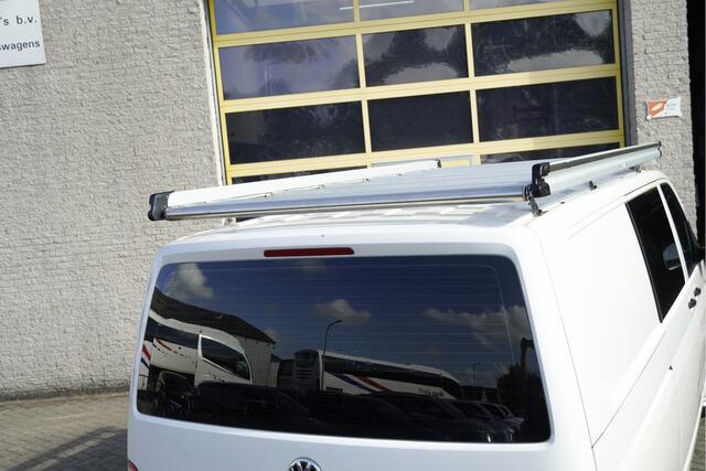 Volkswagen TRANSPORTER 2.0 TDI L2H1 Comfortline BJ2018 Pdc | Navi | Trekhaak | App-Connect | Airco | Cruise control | Getint glas | Imperiaal | Tussenschot+Raam | Achterklep+Raam | Zijdeur