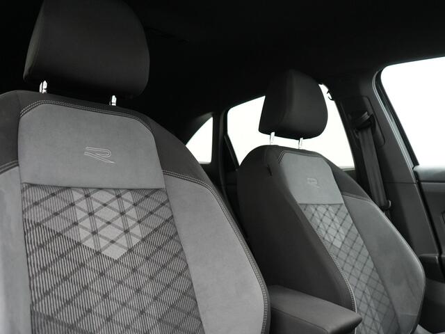 Volkswagen Taigo TSI 2 x R-Line 110pk DSG Dealer O.H | IQ Light | Adaptive Cruise | Camera | Alcantara Sportstoelen Verwarmd | Keyless | Virtual | Apple Carplay | DAB | 17"L.M |