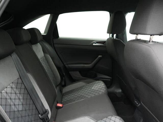 Volkswagen Taigo TSI 2 x R-Line 110pk DSG Dealer O.H | IQ Light | Adaptive Cruise | Camera | Alcantara Sportstoelen Verwarmd | Keyless | Virtual | Apple Carplay | DAB | 17"L.M |