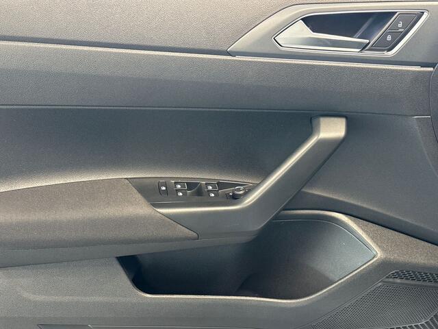 Volkswagen Taigo 1.0 115pk TSI R-Line Edition Koplampverlichting LED-matrix-led (IQ.LIGHT) | Parkeersensoren | Adaptive cruise control