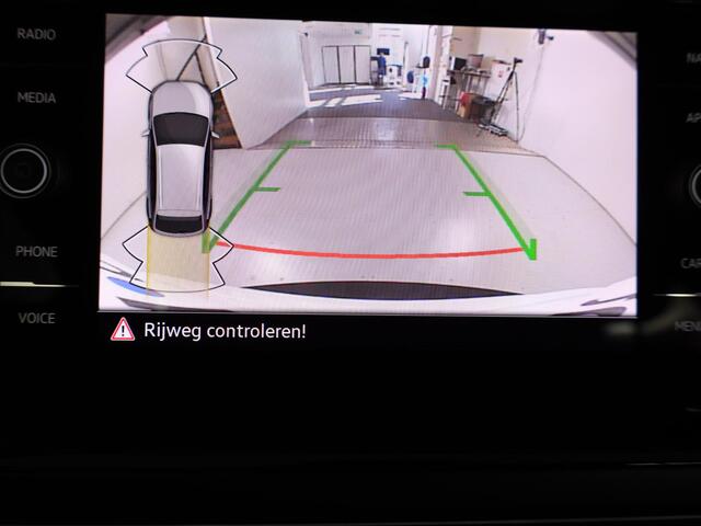 Volkswagen Taigo 1.0 TSI R-Line 110PK DSG | Navigatie | LED Matrix koplampen | Keyless entry | Parkeercamera |