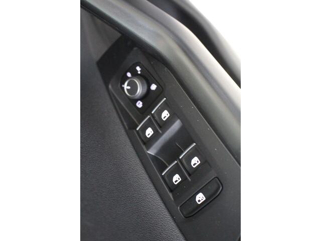 Volkswagen Taigo 1.5 TSI DSG R-Line Blackstyle Navigatie | 18" Velgen | Camera | Stoelverwarming