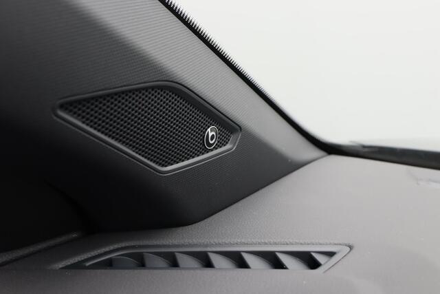 Volkswagen Taigo 1.0 TSI 110PK R-Line Business Black Style | Panoramadak | IQ LED Matrix | side assist | Beats audio |