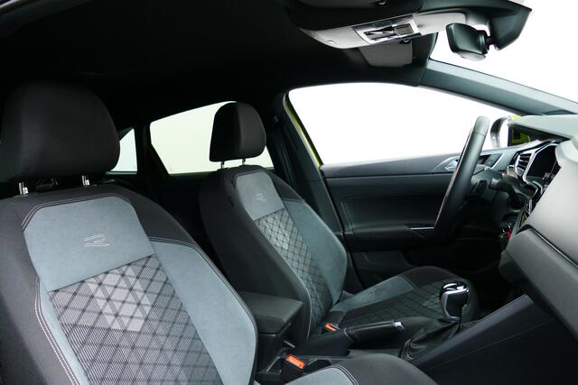 Volkswagen Taigo 1.5 150pk TSI R-Line Business. Virt Cockpit, StoelVerw, IQ Led, Camera, Haak 1200kg