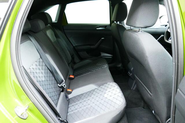 Volkswagen Taigo 1.5 150pk TSI R-Line Business. Virt Cockpit, StoelVerw, IQ Led, Camera, Haak 1200kg