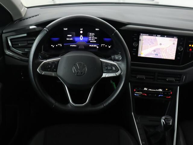 Volkswagen Taigo 1.0 TSI Life Business | Stoelverwarming | Trekhaak | Camera | Adaptive cruise | Navigatie | 17'' | Virtual Cockpit | Climate control | Bluetooth | Full LED | Parkeerhulp