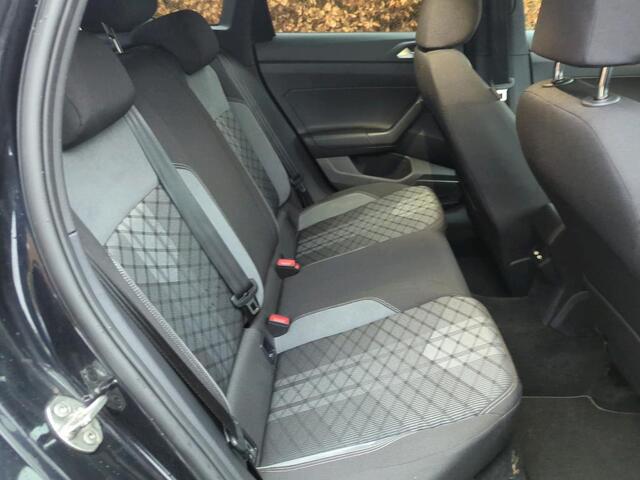 Volkswagen Taigo 1.0 TSI R-Line / App connect / Camera / Parkeersensoren V+A / CLimate controle /