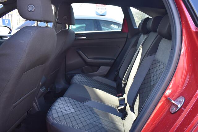 Volkswagen Taigo 1.0 TSI R-Line Business Automaat | 3X R-Line | IQ-Light | Trekhaak | BSM | Navi | Digitaal Dash | Stoelverwarming | 12 mnd BOVAG garantie | Whatsapp 06-53188999