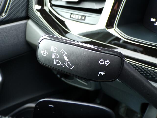 Volkswagen Taigo 1.0 TSI Life, Automaat / Carplay + Android Auto / Camera + Sensoren / Full LED. / Stoelverwarming / 17'' LMV