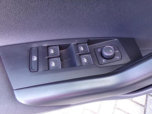 Volkswagen Taigo 1.0 TSI R-Line DSG Pano Carplay Virtual Cockpit Nieuwstaat!!!