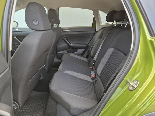 Volkswagen Taigo 1.0 TSI Life Business Automaat / Navigatie via Apple Carplay of Android Auto / Climate control / Adaptief CC / Parkeersensoren voor en achter / Lichtmetalen wielen 16" / DAB radio /