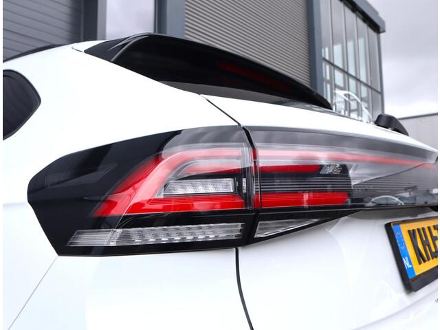 Volkswagen Taigo 1.0 TSI R-Line Edition | IQ Light | 4 Jaar Fabrieksgarantie | Stoelverwarming | ACC | Camera | BLIS