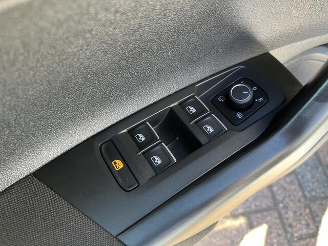 Volkswagen Taigo 1.0 TSI Style / CRUISE/ CLIMATE/ LED/ APP-CONNECT/ DAB/ PARK. SENSOREN V&A/ 17"LMV