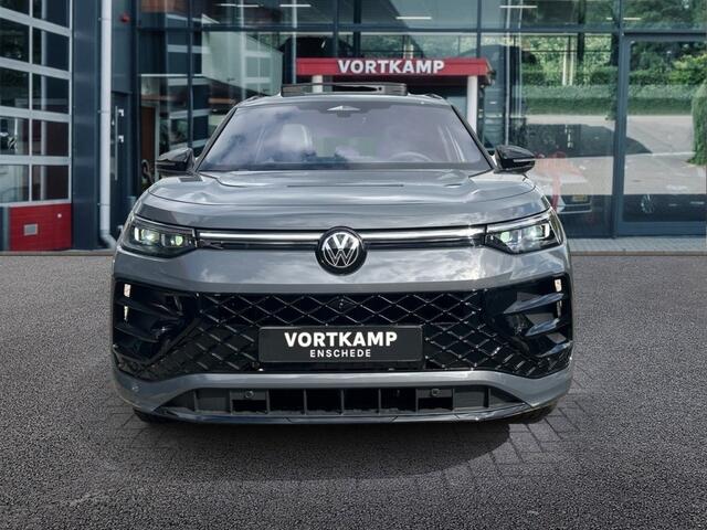 Volkswagen Tayron 1.5 E-HYBRID R-LINE 272PK PANO-DAK/CAMERA/TREKHAAK/MEMORY/LEDER/HenK