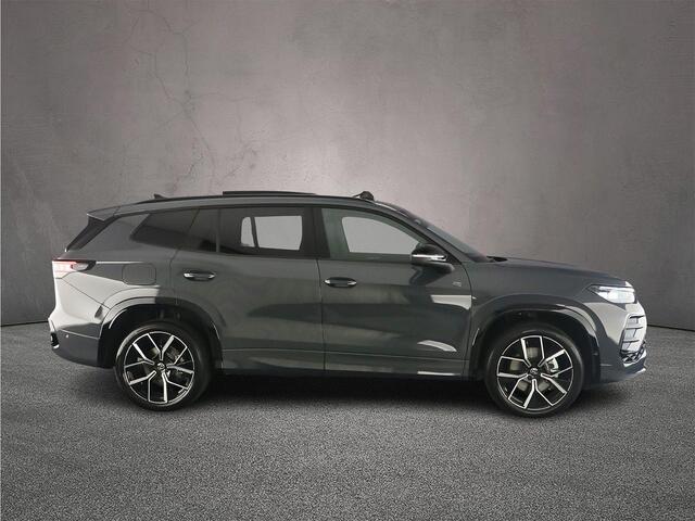 Volkswagen Tayron R-Line Edition 1.5 TSI eHybrid 272pk DSG Automaat Trekhaak, Panoramadak, Black Style, Adaptive cruise control, 360 camera, Navigatie