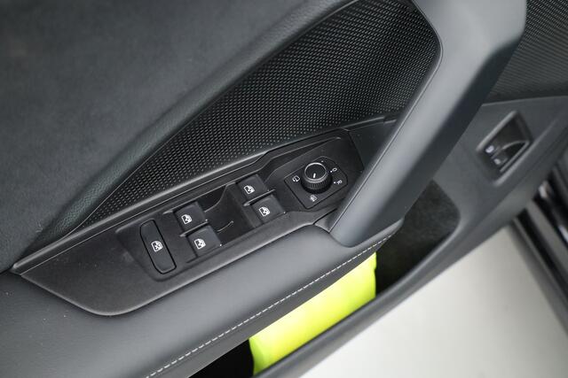 Volkswagen Tayron 1.5 eHybrid R-Line 272pk | Pano | Massage | Adapt. Cruise | Apple CarPlay | Stoel- Stuurverw. | 20''