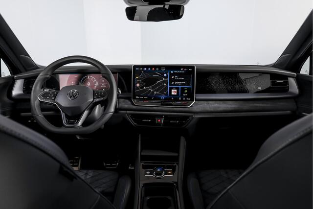 Volkswagen Tayron 1.5 eHybrid 272 PK R-Line Edition - Automaat | Black Style Pakket | S/K-Panodak | Elek. Trekhaak | Dig. Cockpit | Adapt. Cruise | Stoel-+Stuurverw. | PDC | 360 Camera | NAV+App. Connect | ECC | Elek. Klep | DAB | LM 20" | 0262