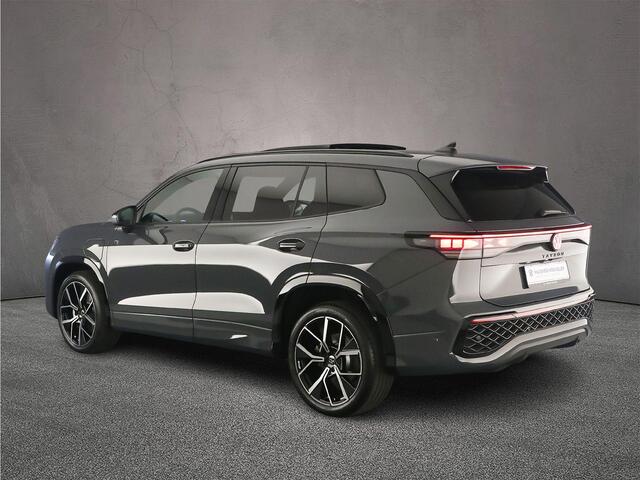 Volkswagen Tayron 1.5 eHybrid R-Line Edition 272pk DSG Automaat, Panoramadak, Rondomzicht camera, Trekhaak, Black style, Elektrische achterklep, Navigatie, App connect