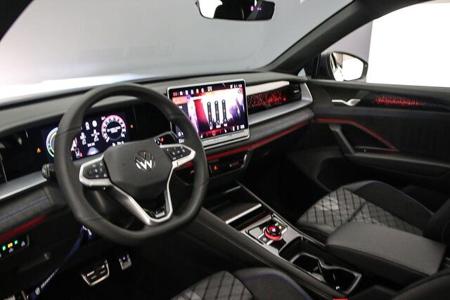 Volkswagen Tayron R-Line Edition 1.5 TSI eHybrid 272pk DSG Automaat Trekhaak, Panoramadak, Adaptive cruise control, Navigatie, 360 camera, Elektrische achterklep