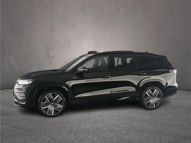 Volkswagen Tayron R-Line Edition 1.5 TSI eHybrid 272pk DSG Automaat Trekhaak, Panoramadak, Black Style, Adaptive cruise control, Elektrische achterklep, 360 camera