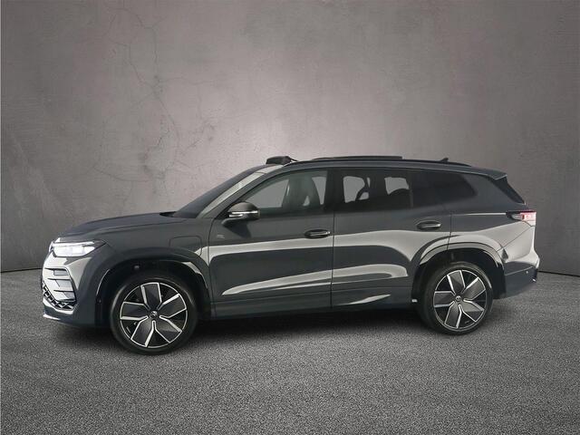 Volkswagen Tayron R-Line Edition 1.5 TSI eHybrid 272pk DSG Automaat Trekhaak, Panoramadak, Black Style, Navigatie, Adaptive cruise control, 360 camera, Achteruitrijcamera