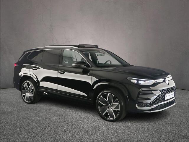 Volkswagen Tayron R-Line Edition 1.5 TSI eHybrid 272pk DSG Automaat Trekhaak, Panoramadak, Achteruitrijcamera, Elektrische achterklep, Adaptive cruise control