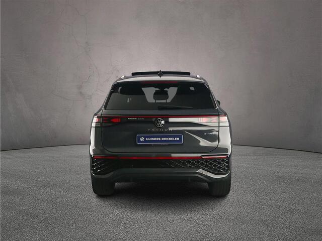 Volkswagen Tayron R-Line Edition 1.5 TSI eHybrid 272pk DSG Automaat Trekhaak, Panoramadak, Adaptive cruise control, Elektrische achterklep, Achteruitrijcamera, LED koplampen