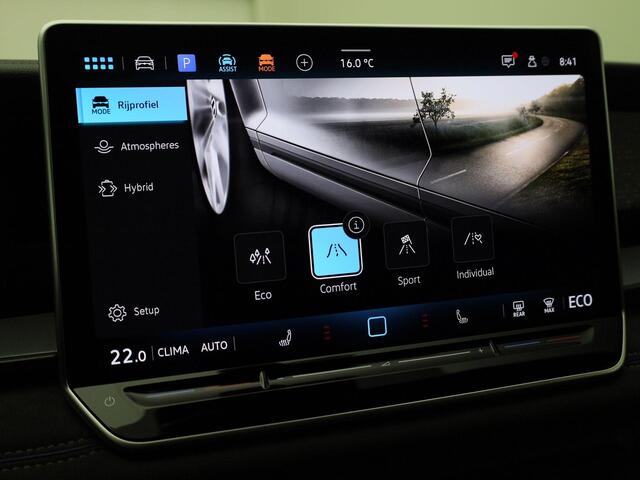 Volkswagen Tayron 1.5eHybrid 200kW/272PK R-Line DSG · Panoramadak · Harman Kardon sound · Camera + Parkeersensoren · Garantie t/m 08-12-2030 of 100000km