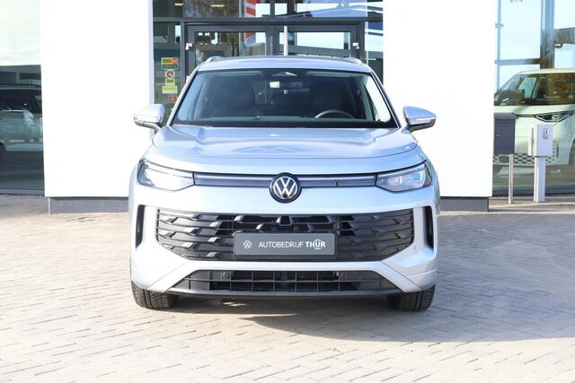 Volkswagen Tayron 1.5 eHybrid Life Edition 150KW/204PK, Snelladen 40KW mogelijk, 60 mnd 100.000km garantie, 18" LMV All season, wegklapbare trekhaak, stoelverwarming, DCC, adaptief onderstel, privacy glas, chrome dakrail, camera, side assist, ACC 3 zone climatronic, park a