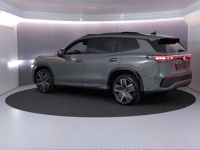 Volkswagen Tayron 1.5 eHybrid R-Line Edition 272 pk Automaat (DSG) | Navigatie | Panoramadak | Parkeersensoren (Park assist) | Achteruitrijcamera | Black Style pakket | R-Line |