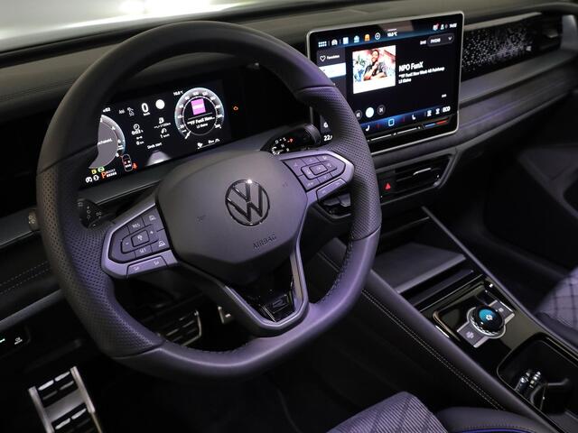 Volkswagen Tayron 1.5 eHybrid R-Line Edition 272 pk Automaat (DSG) | Navigatie | Panoramadak | Parkeersensoren (Park assist) | Achteruitrijcamera | Black Style pakket | R-Line |