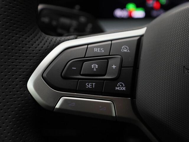 Volkswagen Tayron 1.5eHybrid 200kW/272PK R-Line · Panoramadak · 360°Camera + Parkeersensoren · Massagefunctie · Garantie t/m 08-12-2030 of 100000km