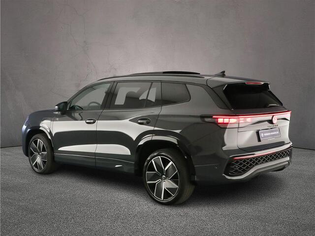 Volkswagen Tayron R-Line Edition 1.5 TSI eHybrid 272pk DSG Automaat Trekhaak, Black style, Panoramadak, Adaptive cruise control, Elektrische achterklep, 360 camera, Achteruitrijcamera